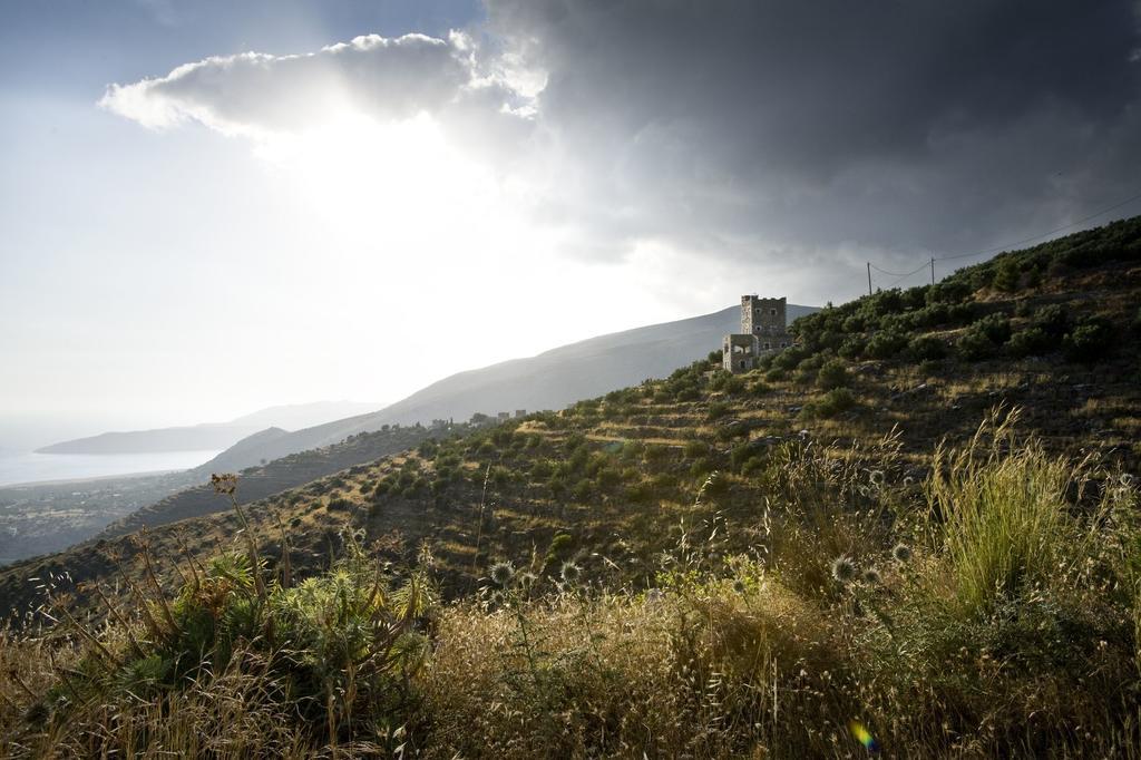Benos Tower Villa Tsikkalia Bagian luar foto